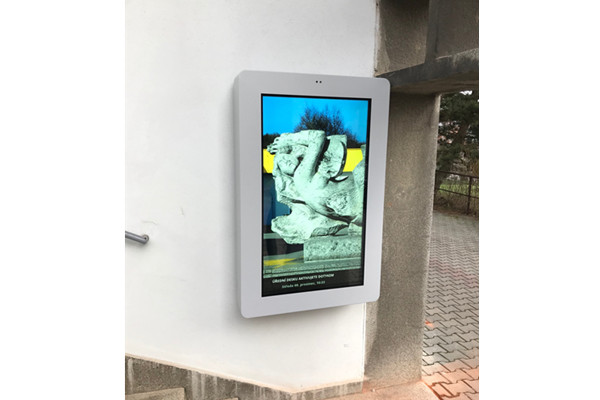 捷克43寸戶外壁掛廣告機